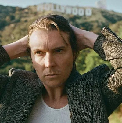 Alex Cameron — foto 1