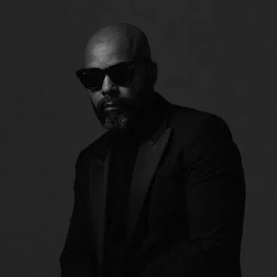Myles Sanko — foto 1