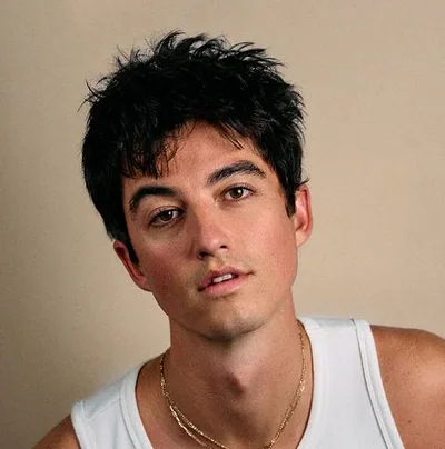 Elijah Woods — photo 1