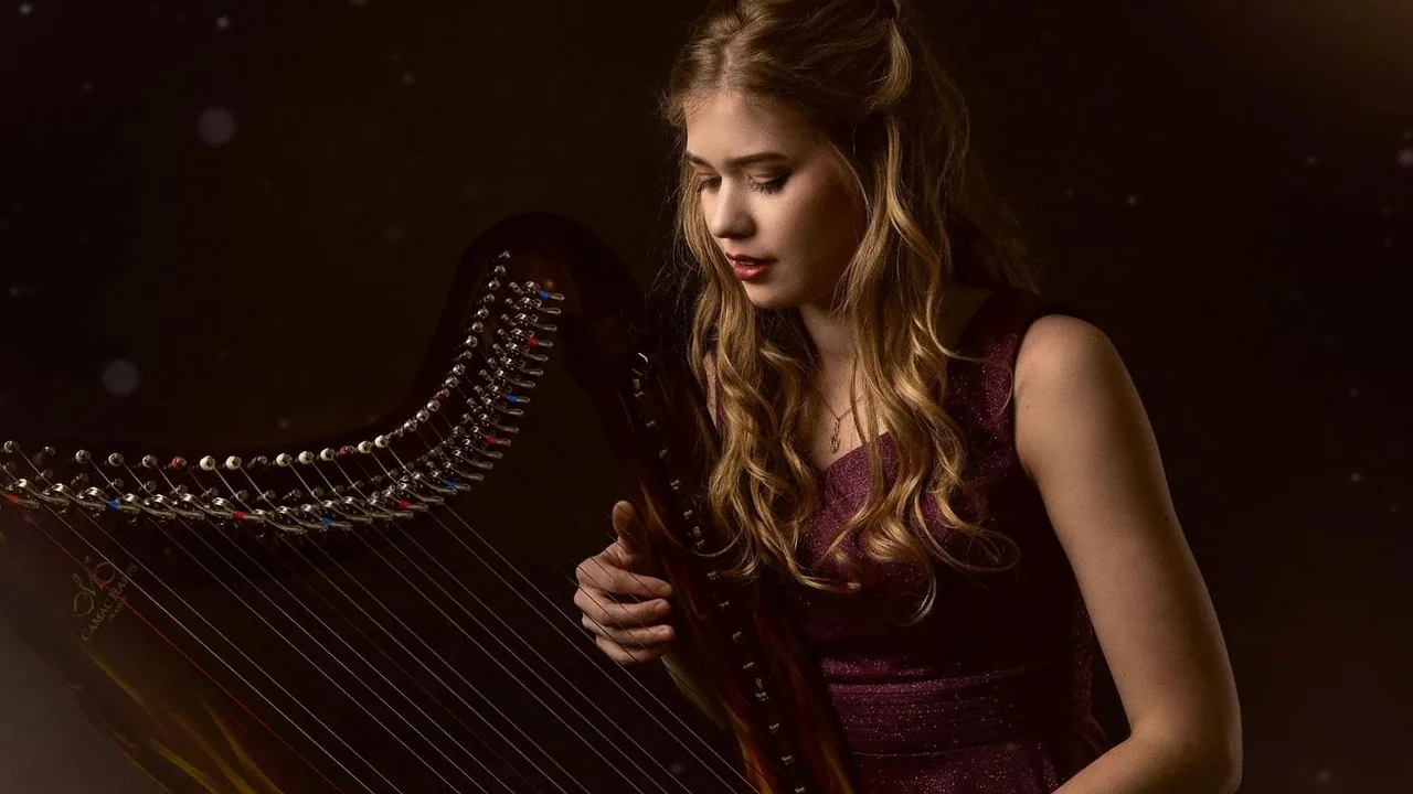 Harp on Fire — achtergrondafbeelding