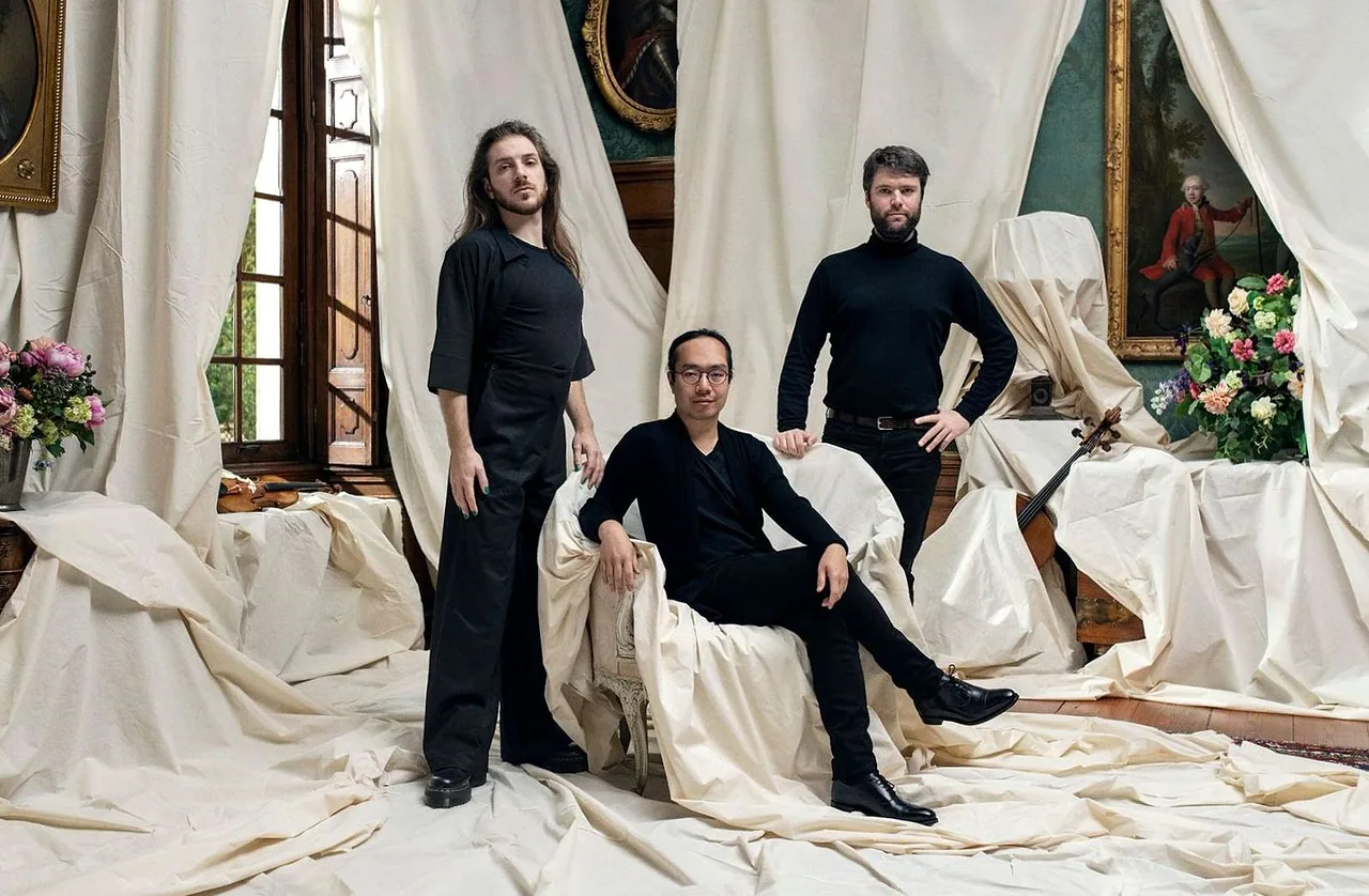 Linos Piano Trio — achtergrondafbeelding