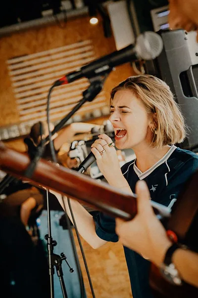Tessa June — foto 4