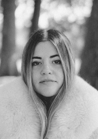Senora May — photo 1