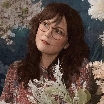 Sara Watkins — foto 1