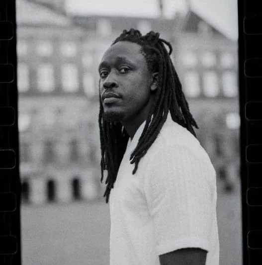 Akwasi — achtergrondafbeelding