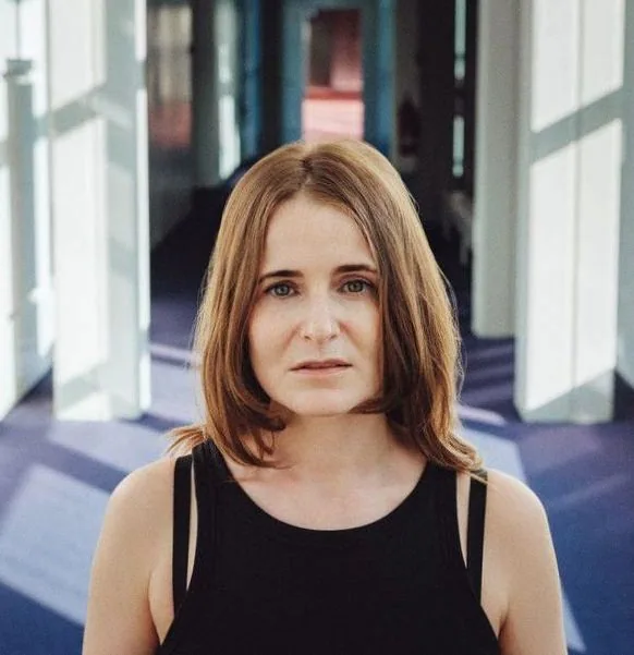 Mary Yuzovskaya — background image