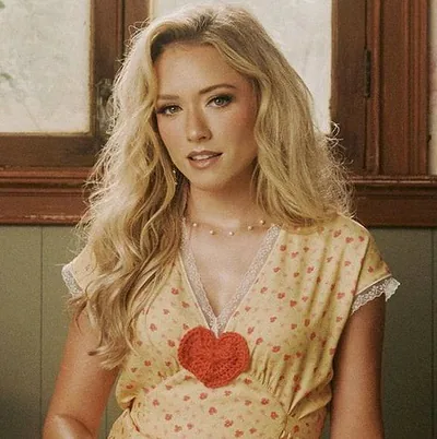 Emily Ann Roberts — foto 2