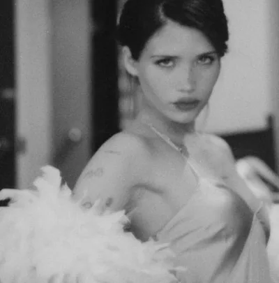 Nessa Barrett — foto 1
