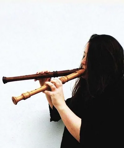 Laura Cannell — foto 1
