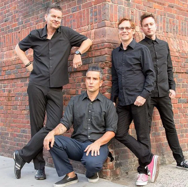 THE QUEERS + PANSY DIVISION — achtergrondafbeelding