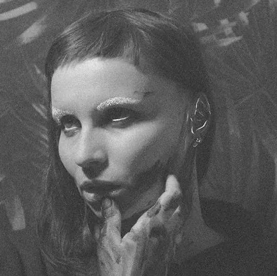 Hilary Woods — photo 1