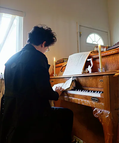 Joshua Kyan Aalampour — foto 1