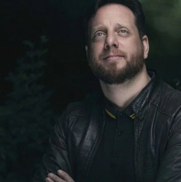 Ariel Abramovich — background image