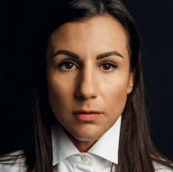 Chloé Martinez — achtergrondafbeelding
