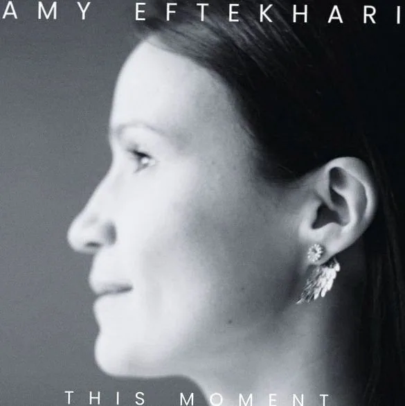 Amy Eftekhari — achtergrondafbeelding