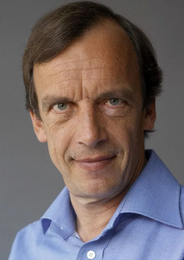 Lars Ulrik Mortensen — background image