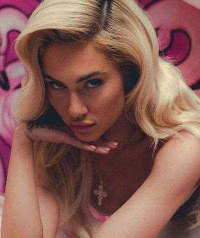 Elena Tsagrinou — photo 3