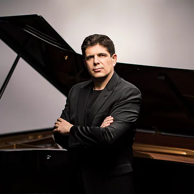 Javier Perianes — foto 1