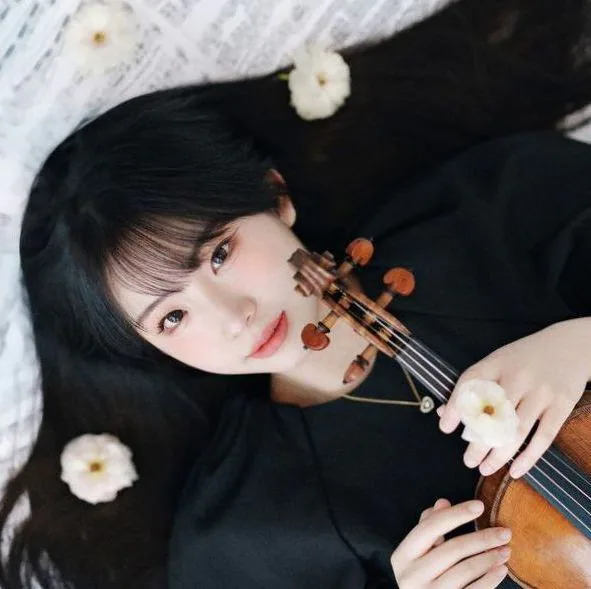 CHLOE CHUA