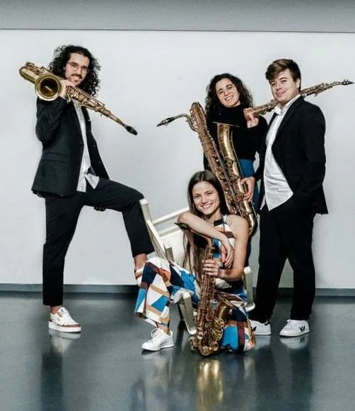 Maat Saxophone  Quartet — achtergrondafbeelding