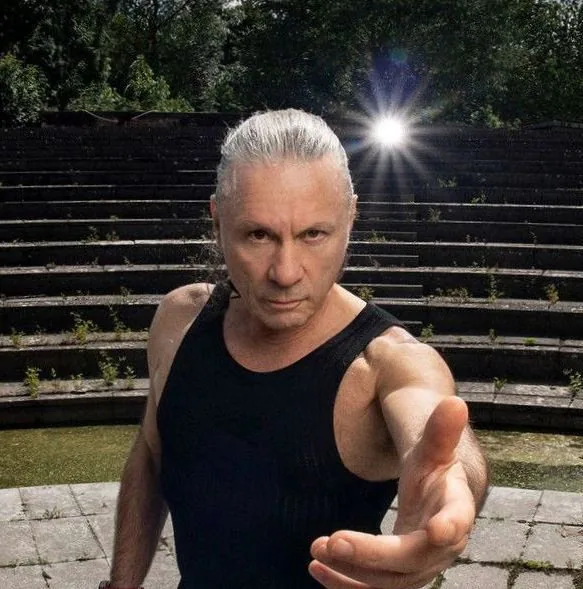 Bruce Dickinson