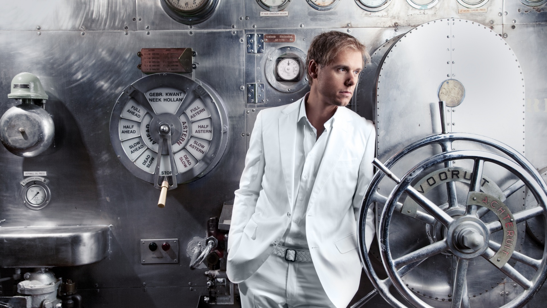 Armin van Buuren — photo 6