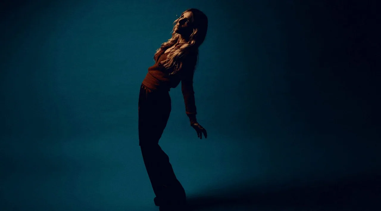 Agnes Obel — achtergrondafbeelding