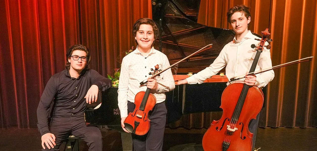 Akopian Trio speelt Mendelssohn en Rachmaninoff — background image