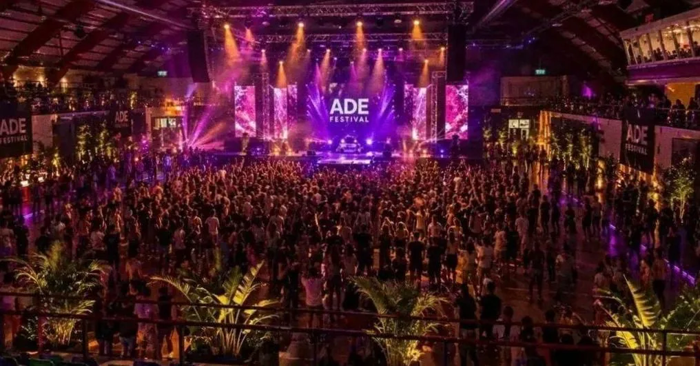 Amsterdam Rave — achtergrondafbeelding