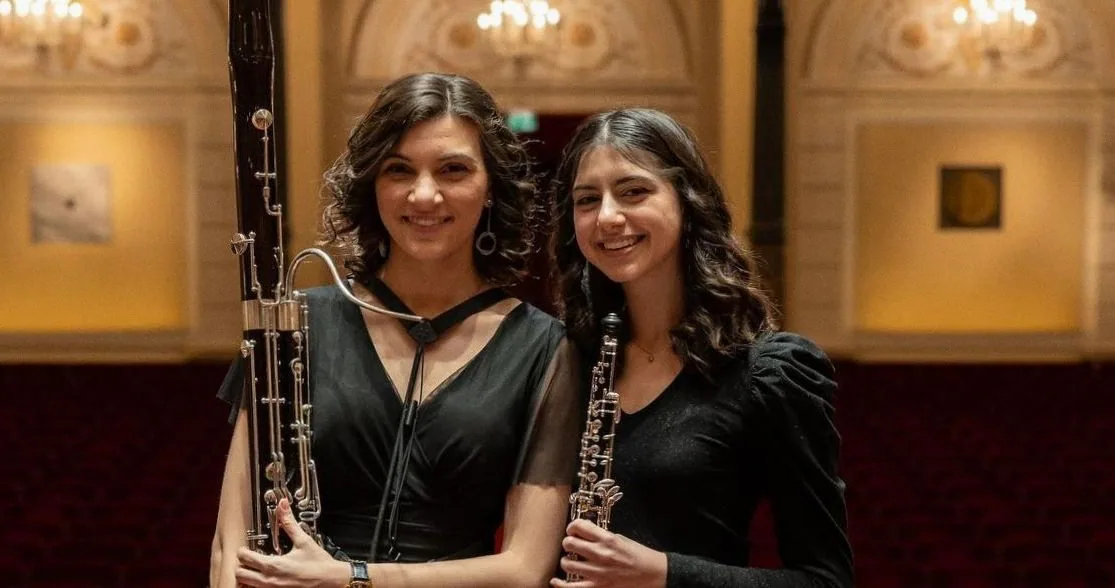 Andrea & Anna Phylactou (hobo en fagot), Antonio Rodrigues (piano) — background image