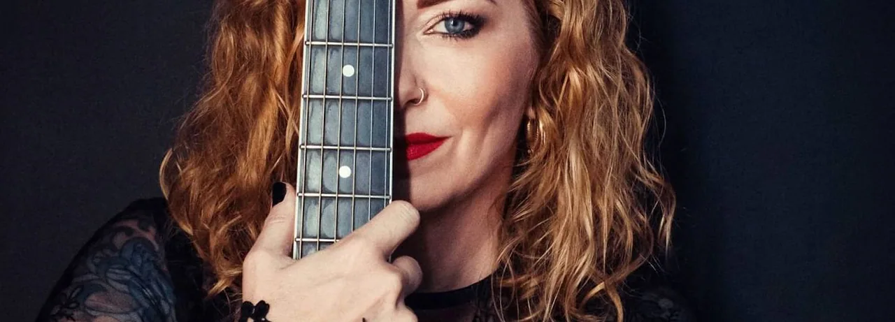 Anneke van Giersbergen — background image