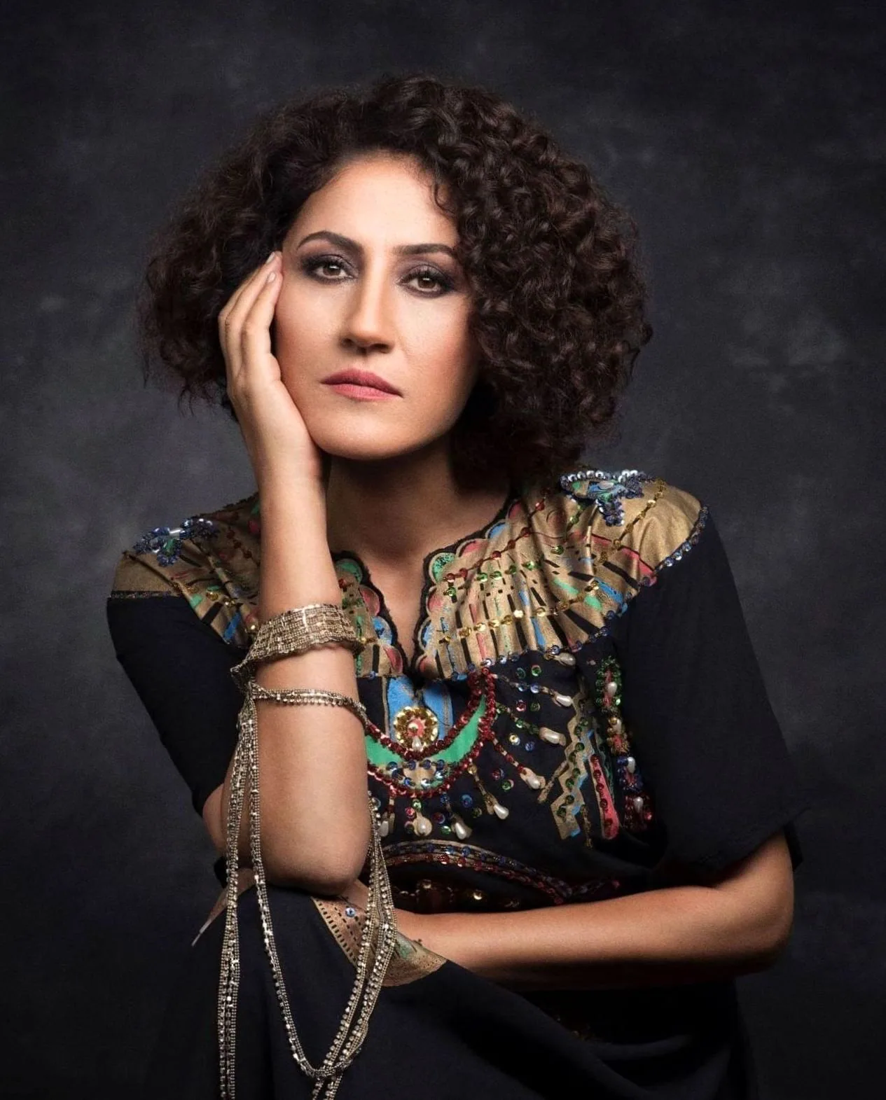 Aynur (TR) — achtergrondafbeelding