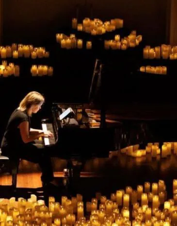 Candlelight Concerts: Tribute aan Elton John — achtergrondafbeelding
