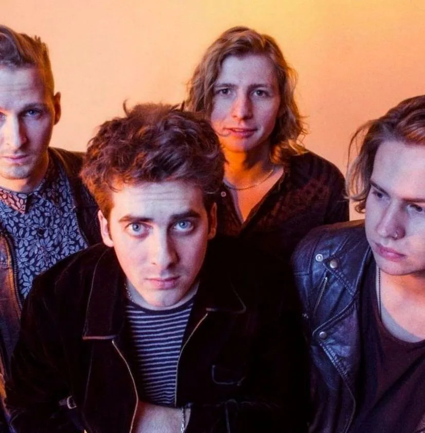 CIRCA WAVES — achtergrondafbeelding