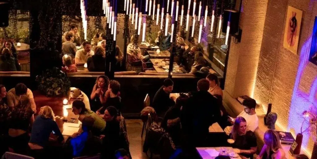Drinks, bites and DJ's — achtergrondafbeelding