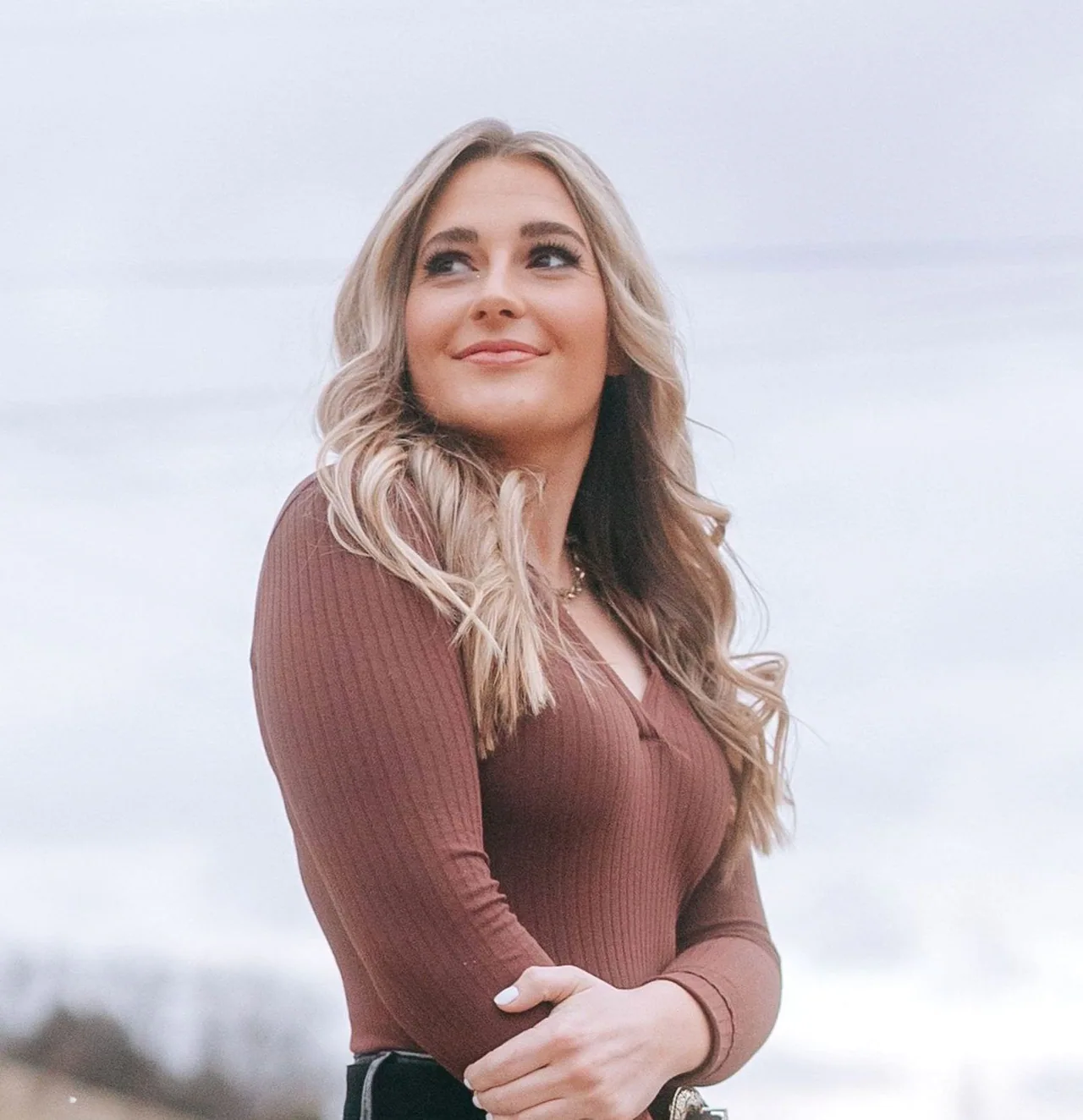 Erin Kinsey — background image