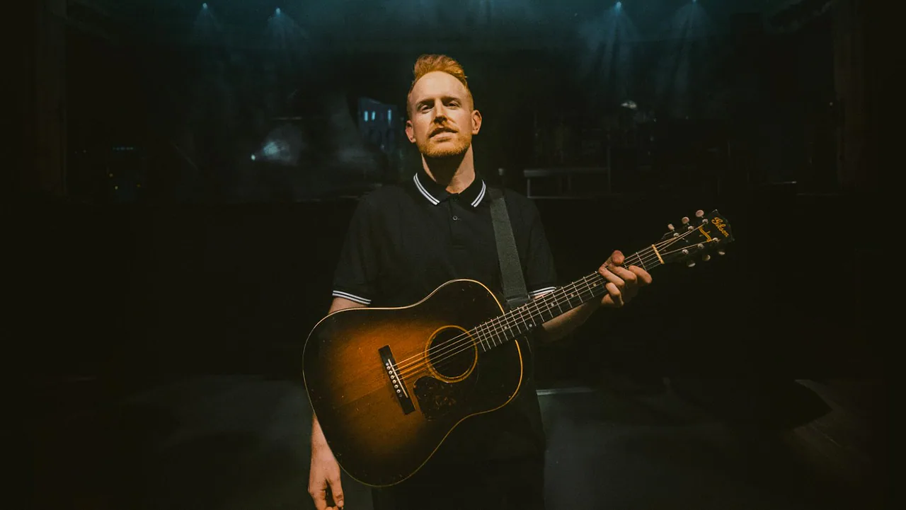 Gavin James — achtergrondafbeelding