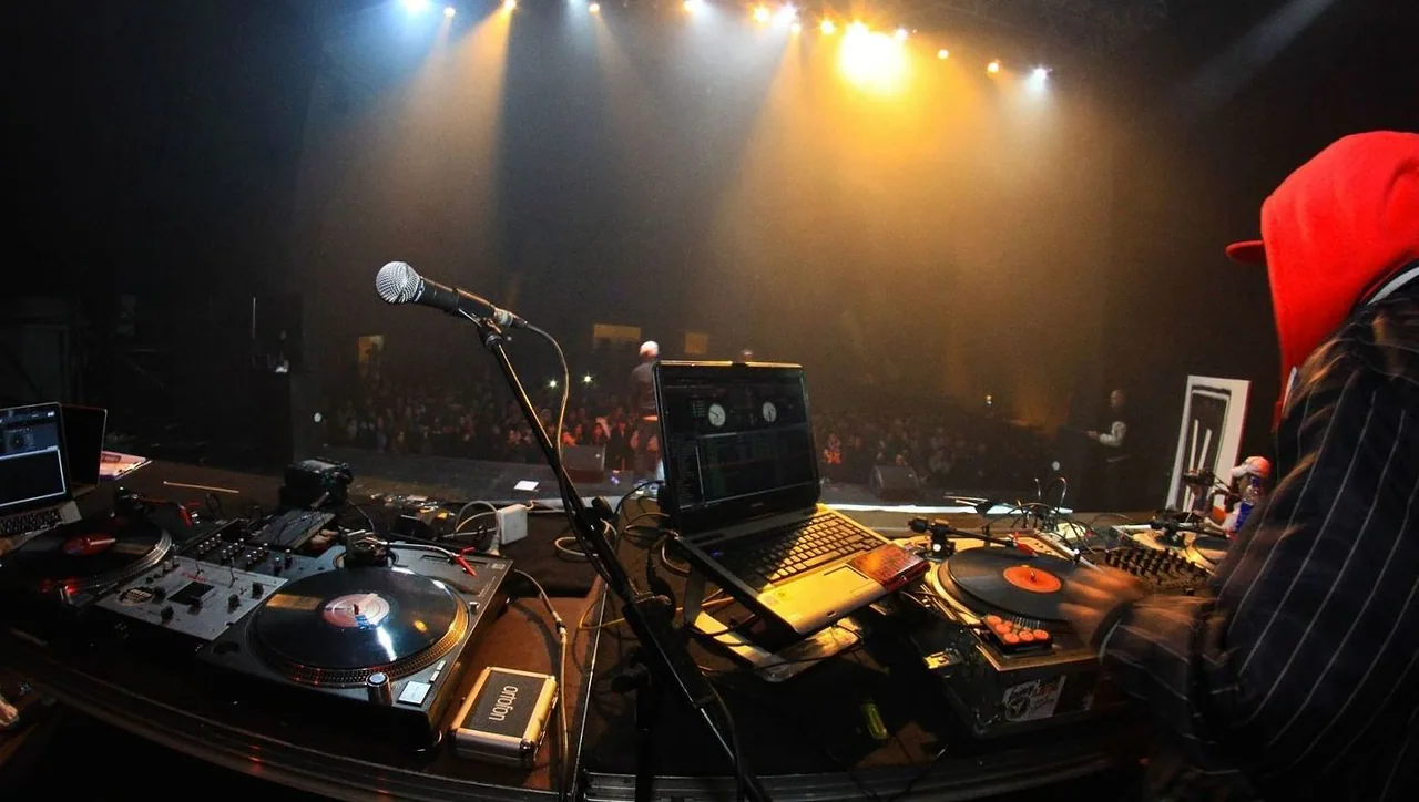 GZUZ — background image