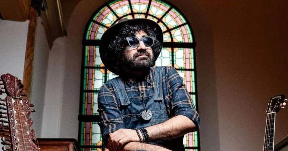 Hamid Reza Behzadian - Open Vensters' — achtergrondafbeelding