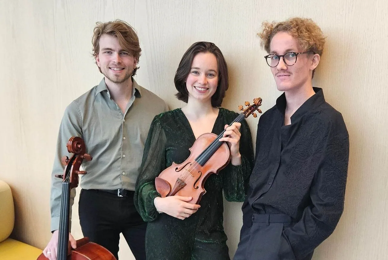 Het Brioso Trio — achtergrondafbeelding