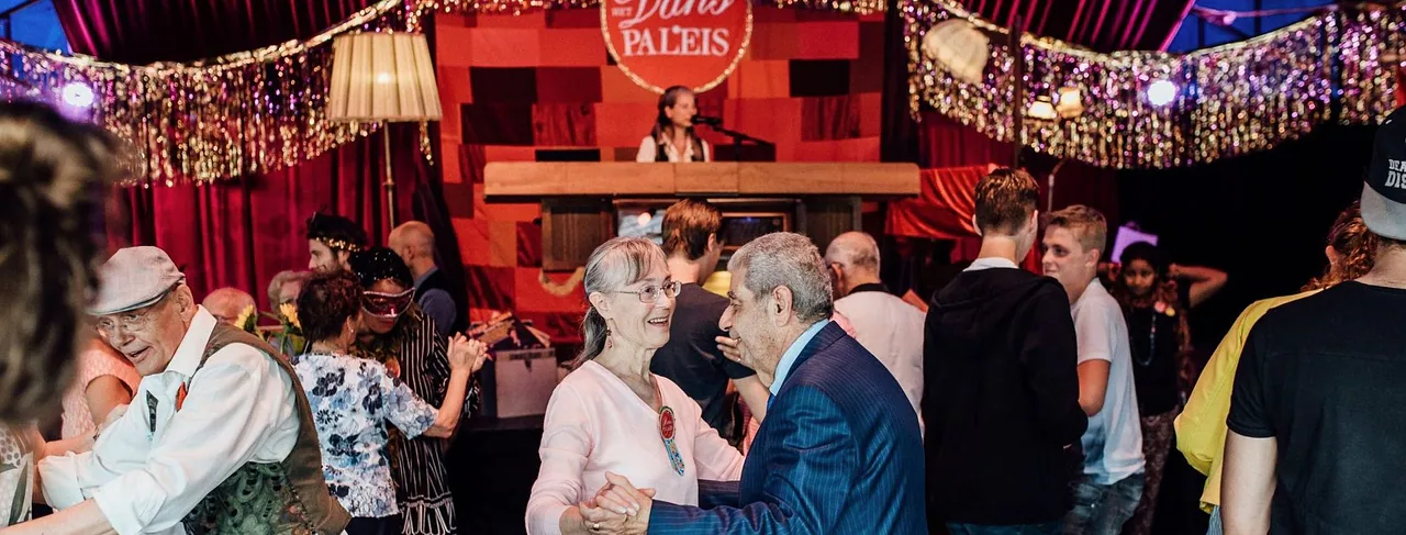 Het Danspaleis — background image