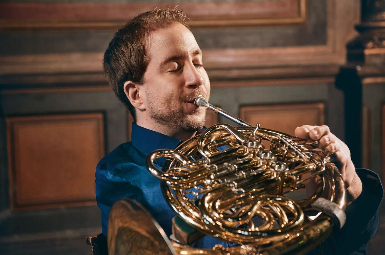 Hoornconcerten van Mozart en Strauss — background image