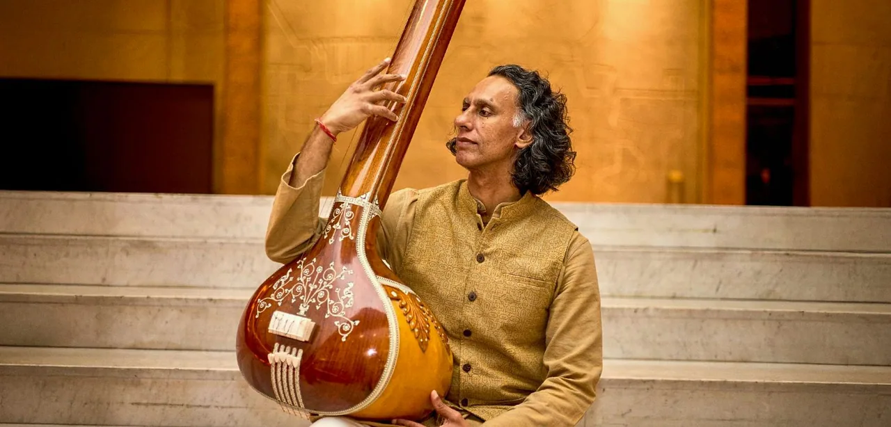 Indiase klassieke muziek: Prewien Pandohi-Mishre & Ensemble — achtergrondafbeelding