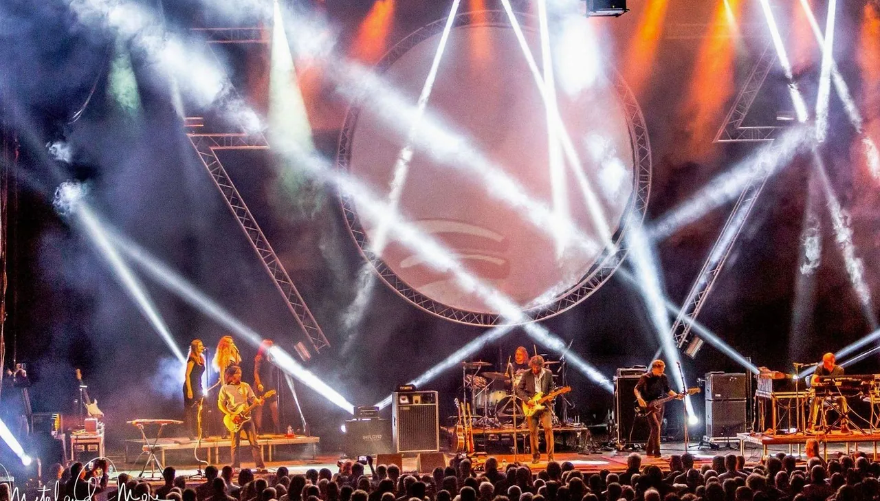 Infloyd — background image