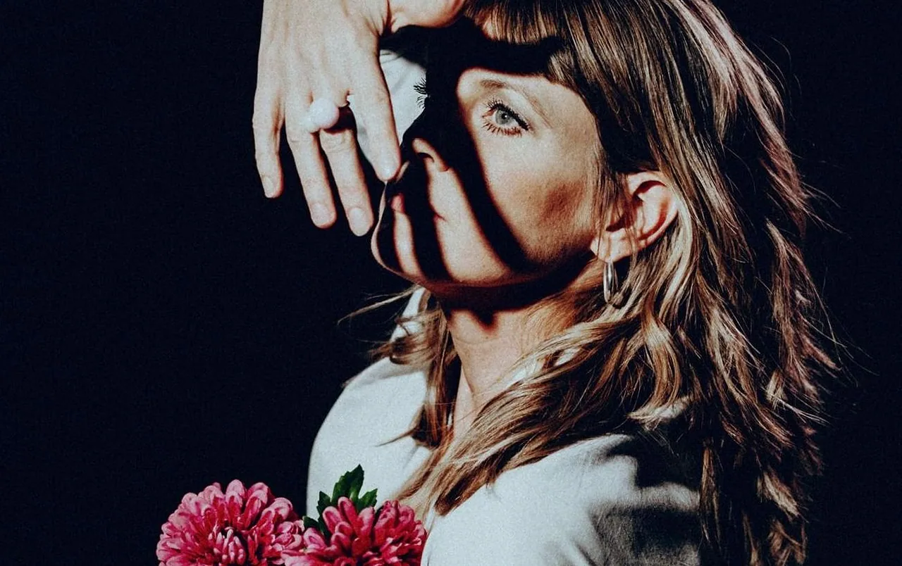 Isolde Lasoen — background image