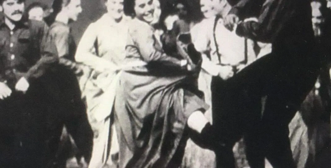 JODI G. and the WAYFARING STRANGERS — background image