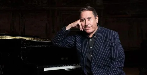 Jools Holland · Chassé Theater, Breda · ma 8 mrt 2027