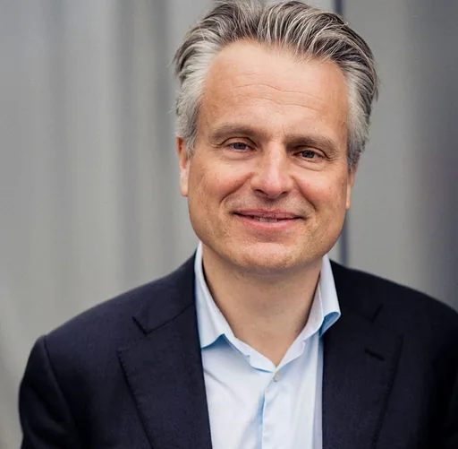 Joris Luyendijk in Calefaxland · PLT - Theater Heerlen, Heerlen · za 10 apr 2027
