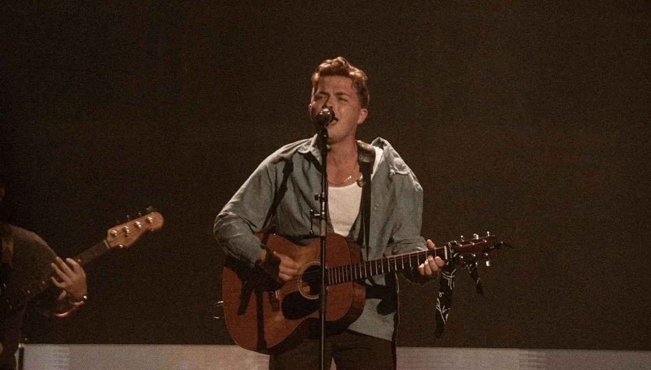 Josiah Queen — achtergrondafbeelding