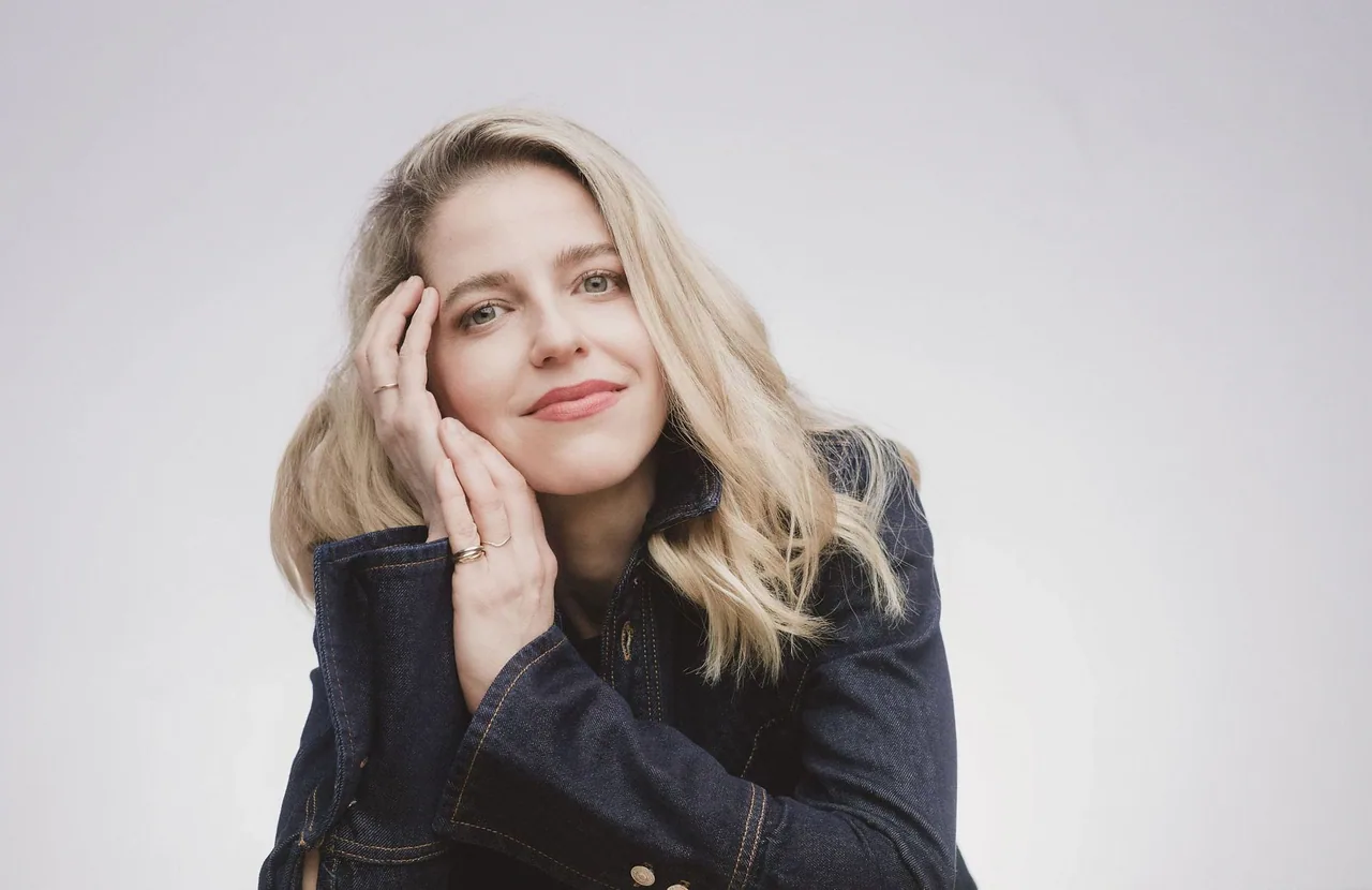 Karina Canellakis dirigeert Mahler 4 — achtergrondafbeelding